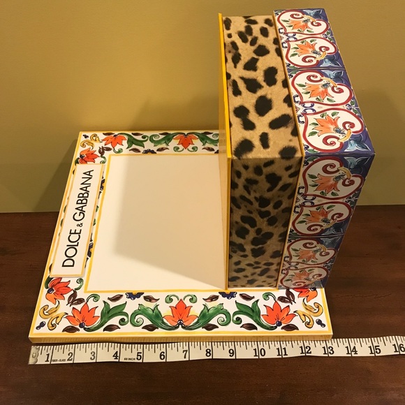 Dolce & Gabbana Display - Picture 8 of 9